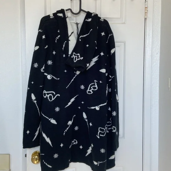 Harry Potter Wizard Cardigan - Picture 2 of 5